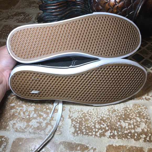 Vans NWOT Unisex Authentic Skate Shoe - Picture 5 of 6